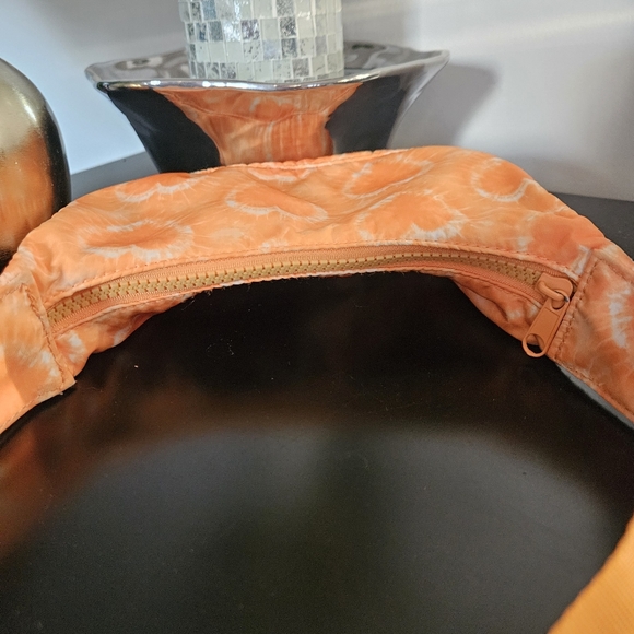 Orange Heart Pattern Crossbody Bag - Unbranded - Picture 2 of 9